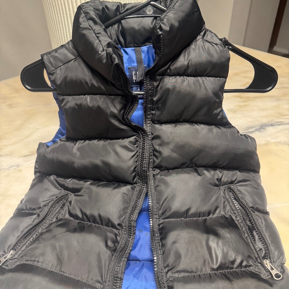 Gap boys Toddler Boys reversible Puffer vest